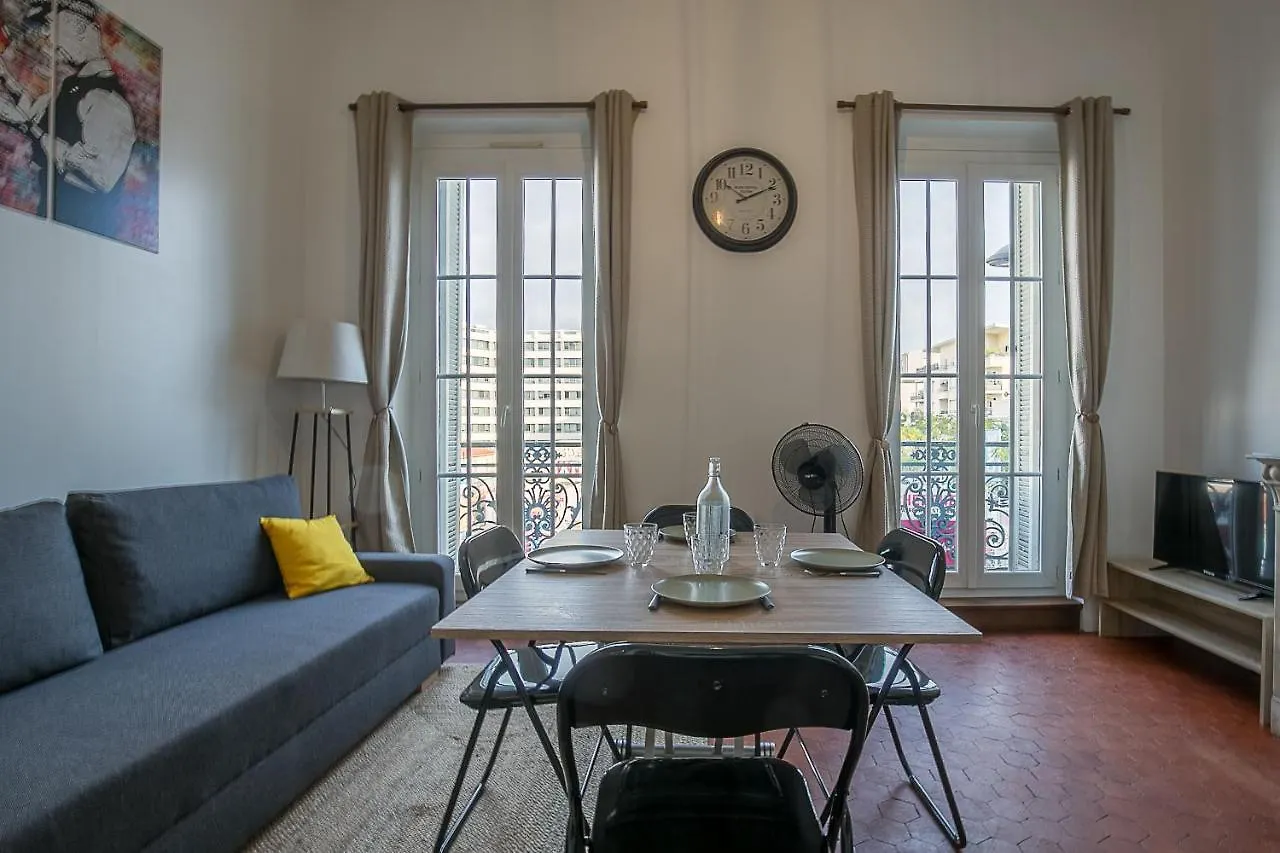 Beau T2 Refait A Neuf, Joliette? Proche Metro, Panier, Vieux Portの連絡先